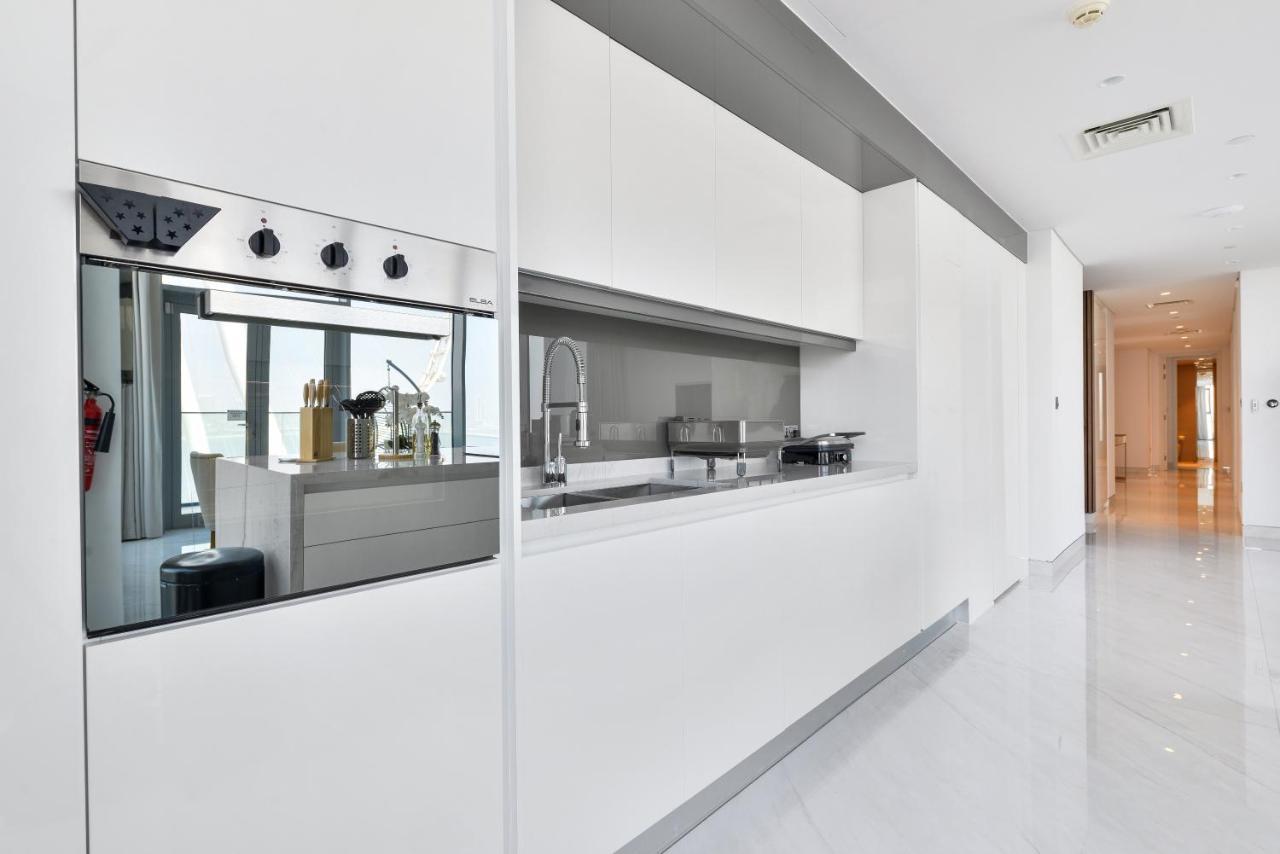 Spectacular 3 Bedroom Condo With Maids Room Facing The Dubai Eye Exteriör bild